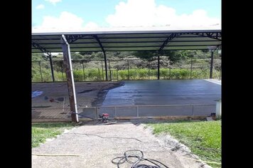 Foto - REFORMA EM ANDAMENTO DA QUADRA DE ESPORTES DA ESCOLA MUNICIPAL GERALDO FERREIRA DAS CHAGAS LOCALIZAD